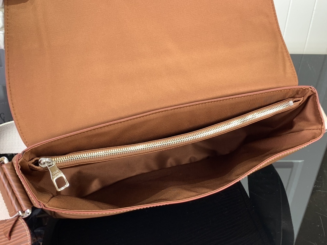 LV Should bag M23097 