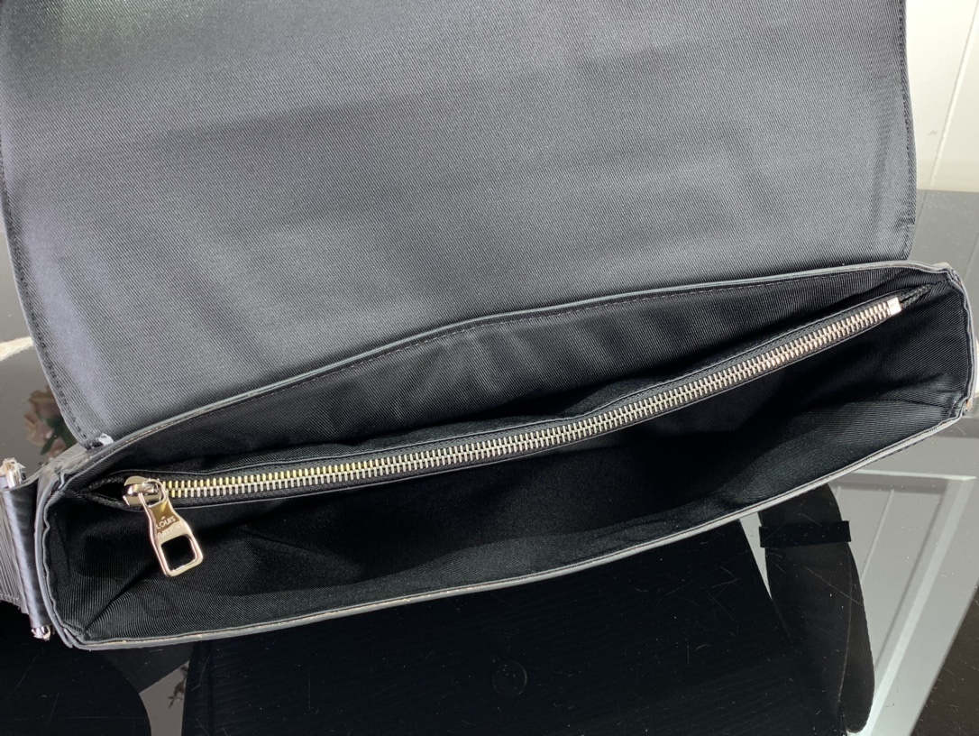 LV Should bag M23097 