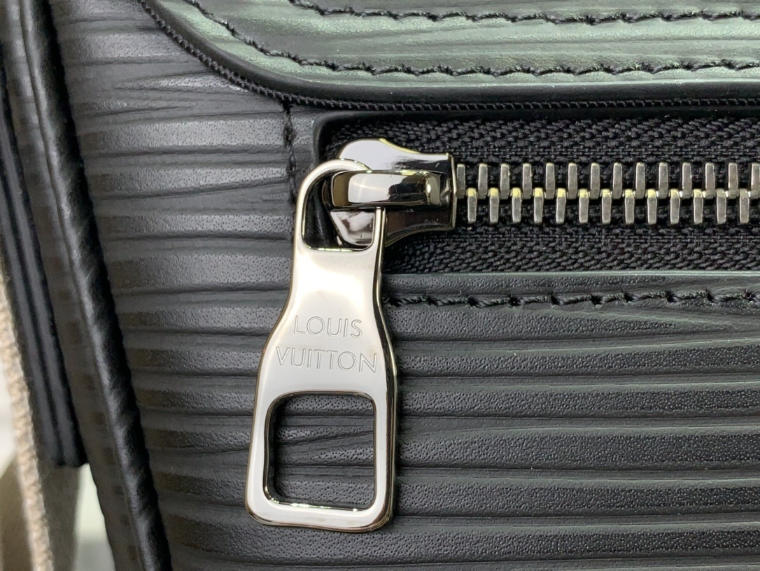 LV Should bag M23097 