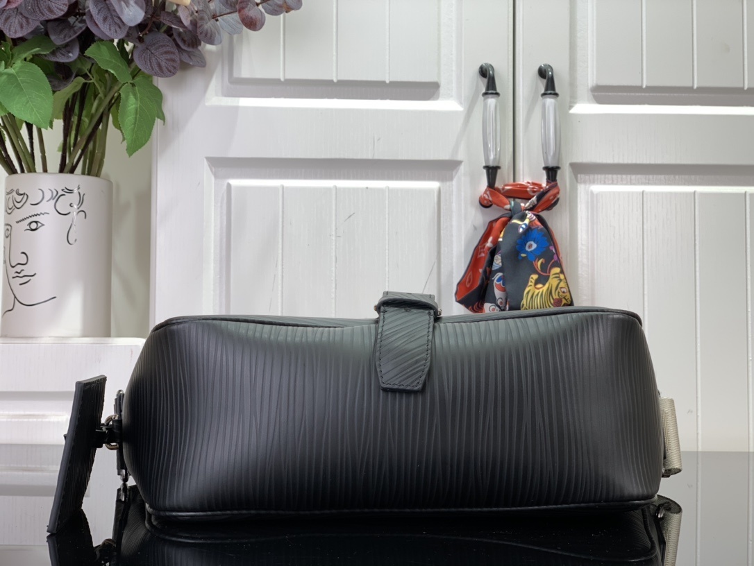 LV Should bag M23097 