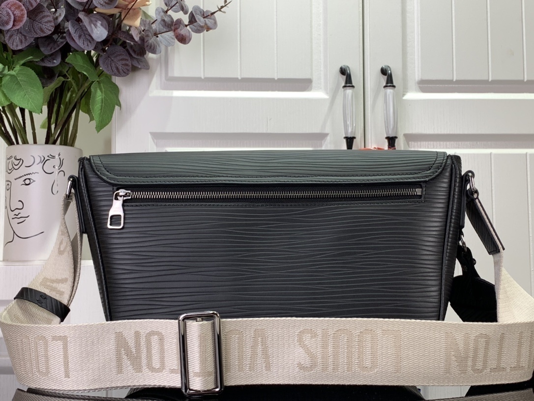 LV Should bag M23097 