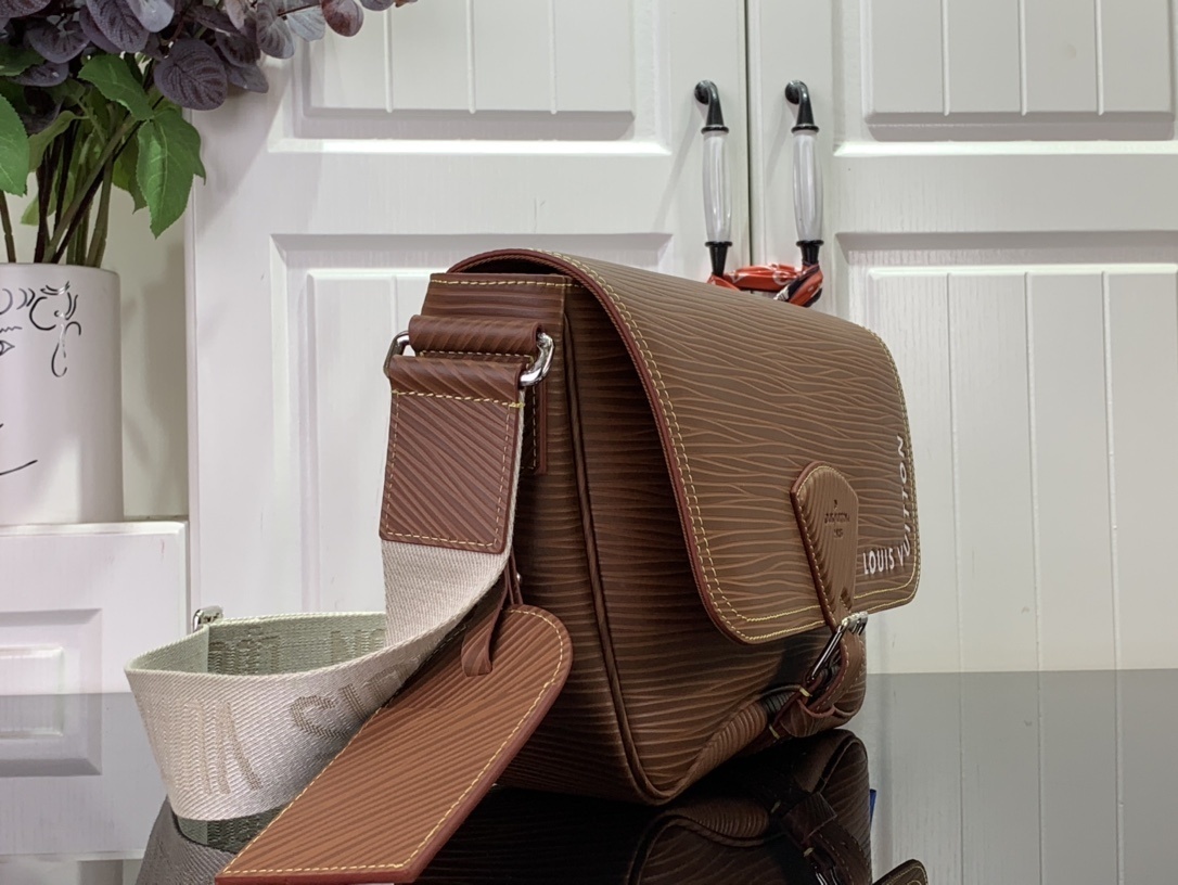 LV Should bag M23097 