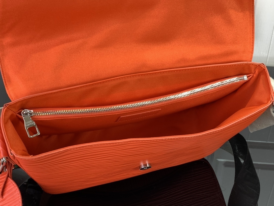 LV Should bag M23097 