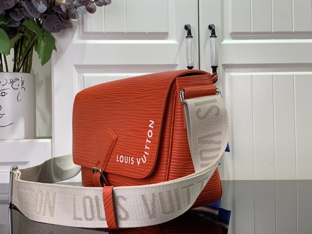 LV Should bag M23097 