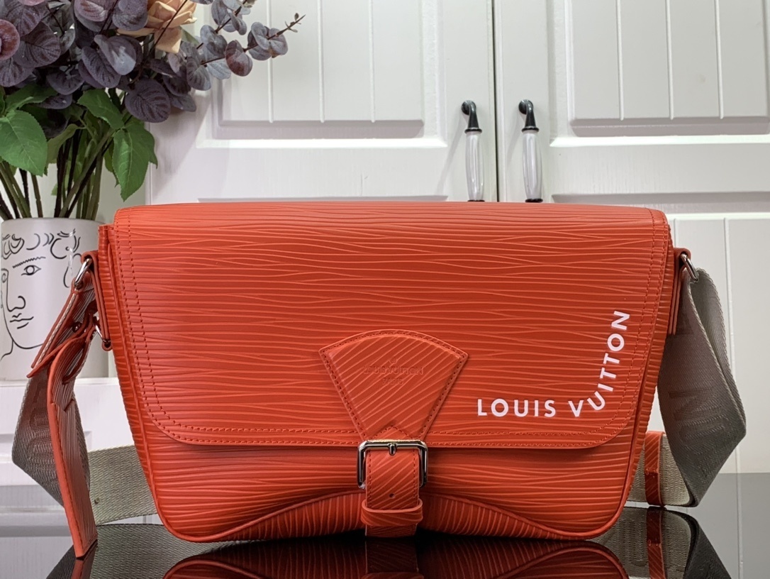 LV Should bag M23097 