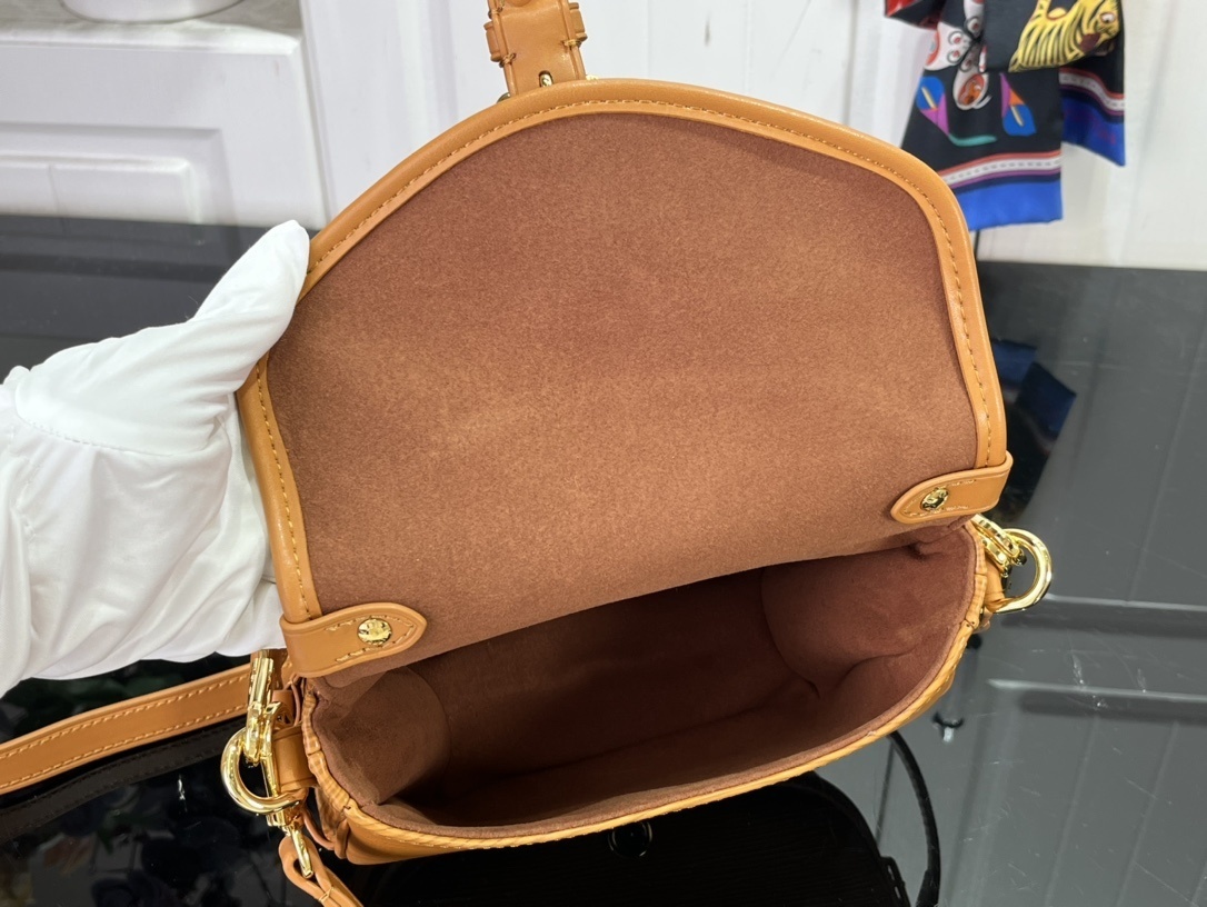 LV Should bag M23469