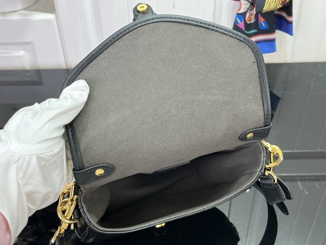 LV Should bag M23469