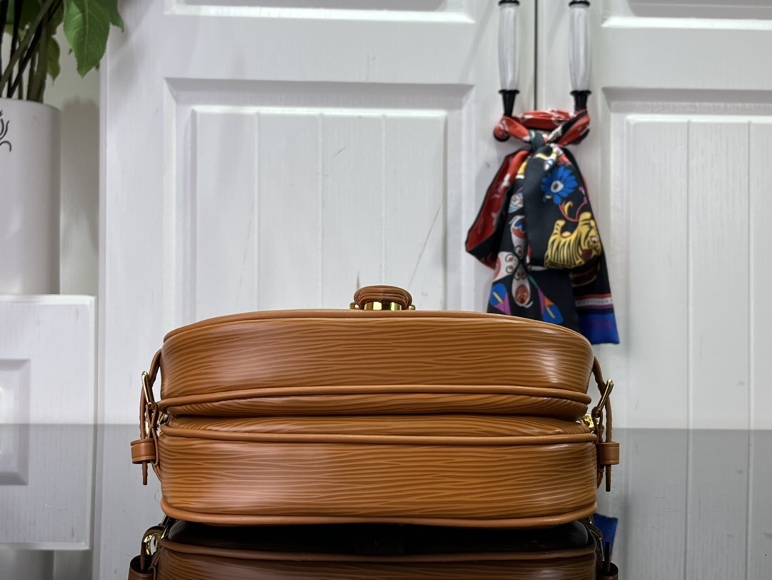 LV Should bag M23469