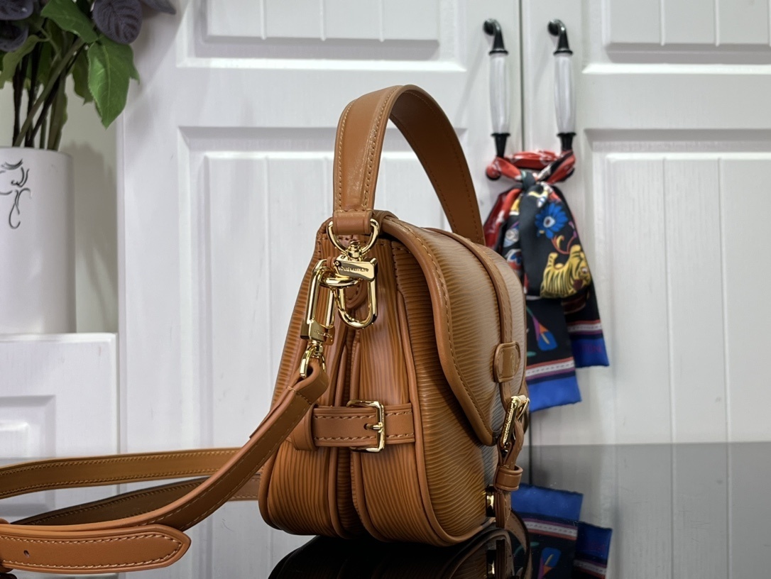 LV Should bag M23469