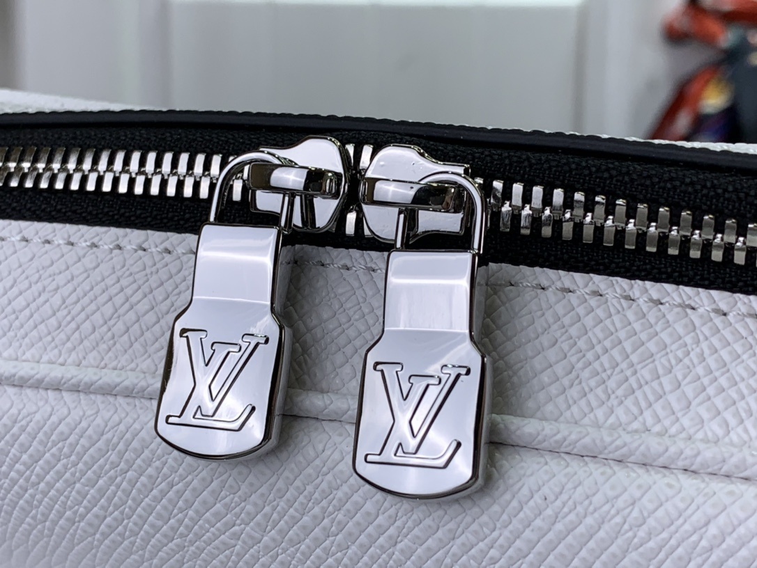 LV Should bag m30873