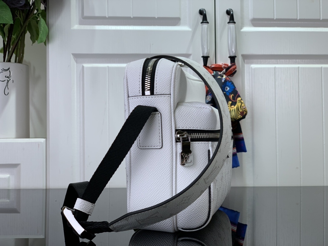 LV Should bag m30873