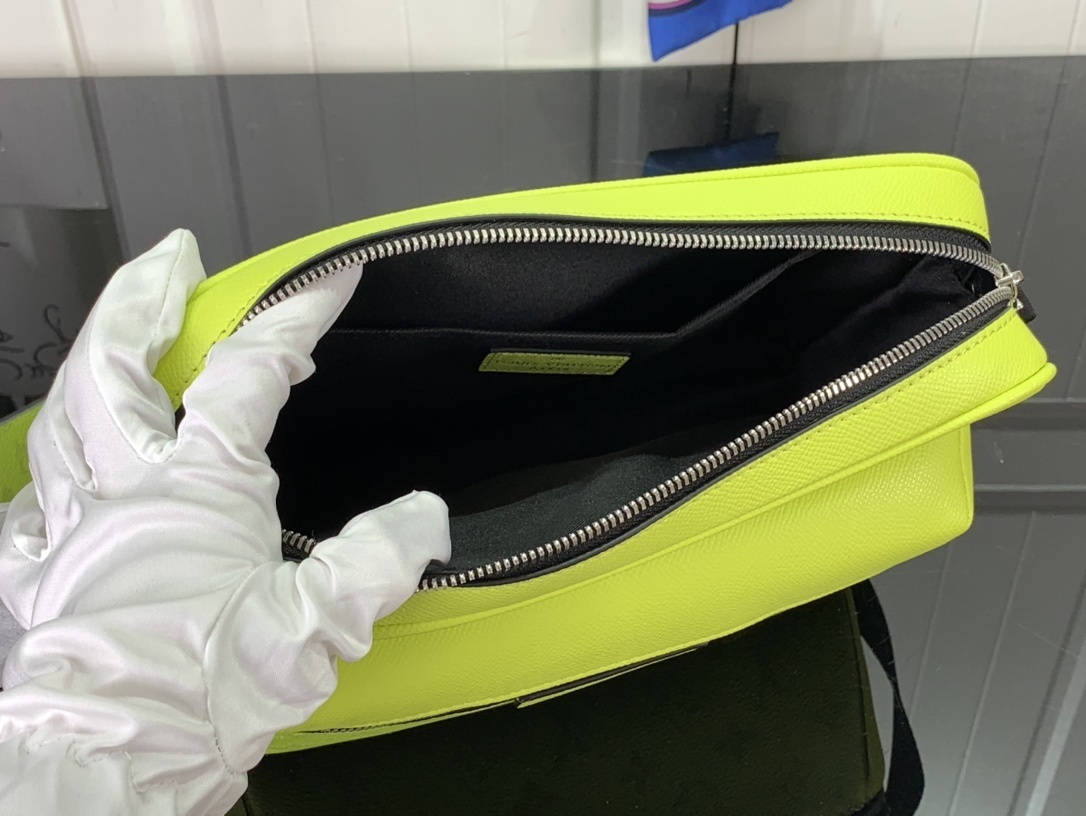 LV Should bag m30943