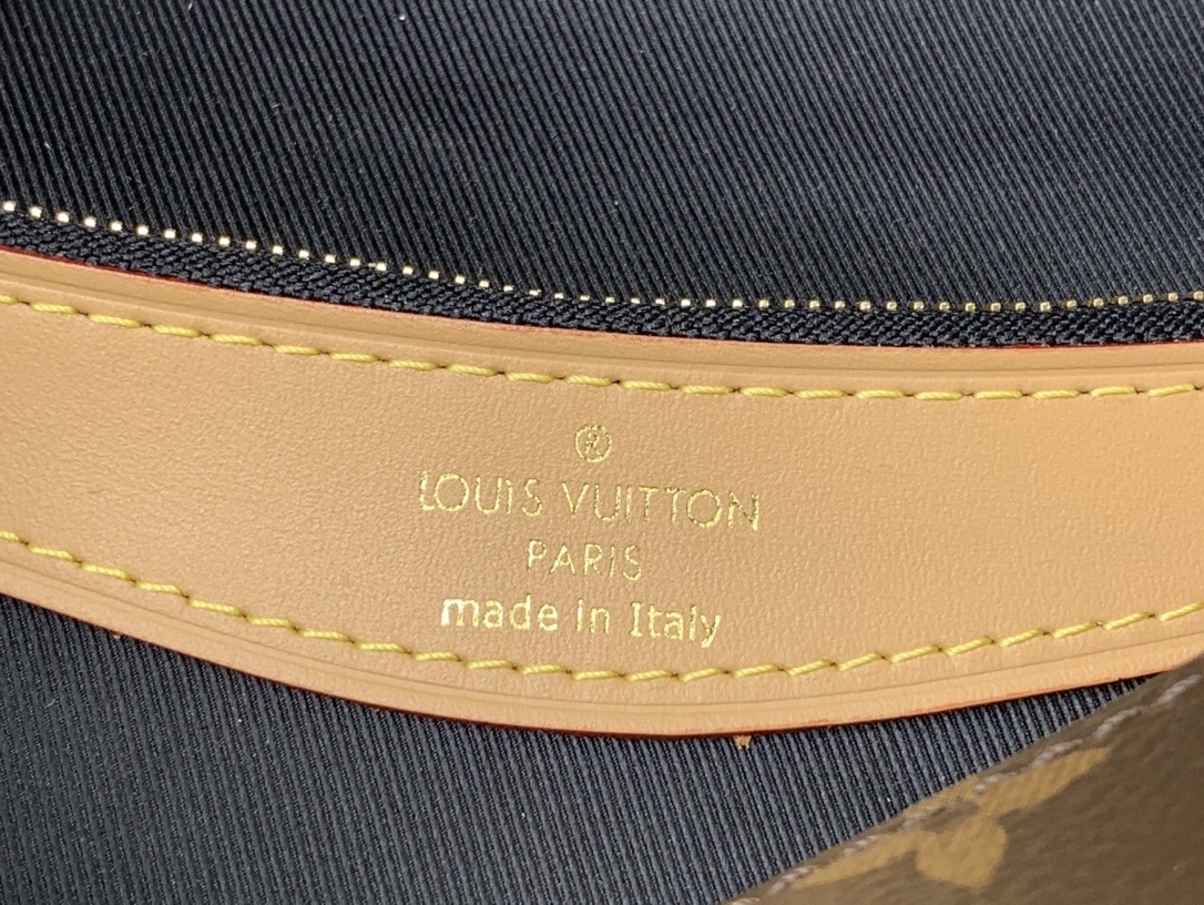 LV Should bag M45985