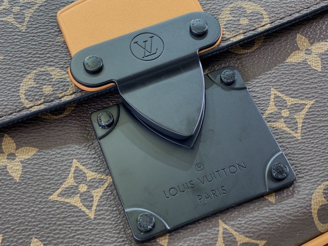 LV Should bag m46688