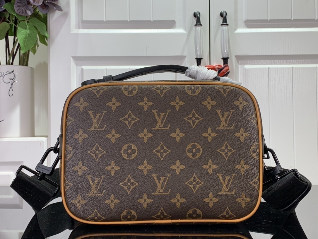 LV Should bag m46688