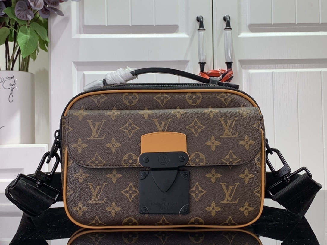LV Should bag m46688