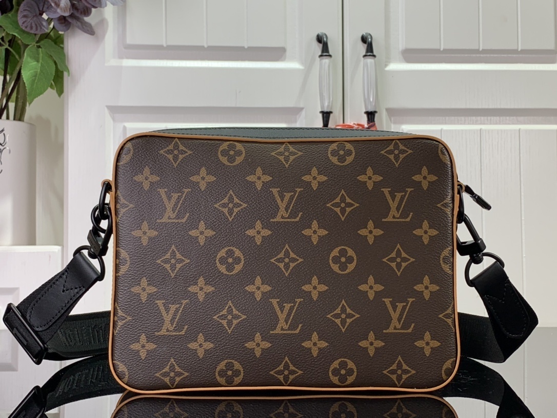 LV Should bag m46694 