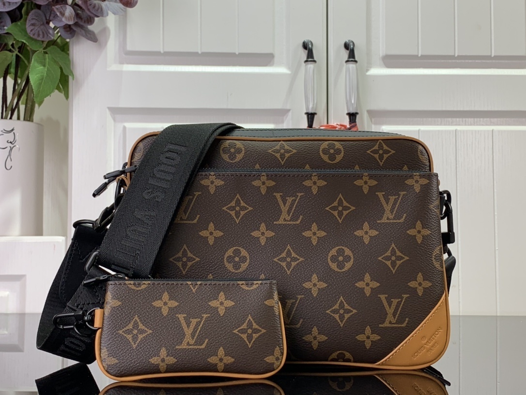 LV Should bag m46694 
