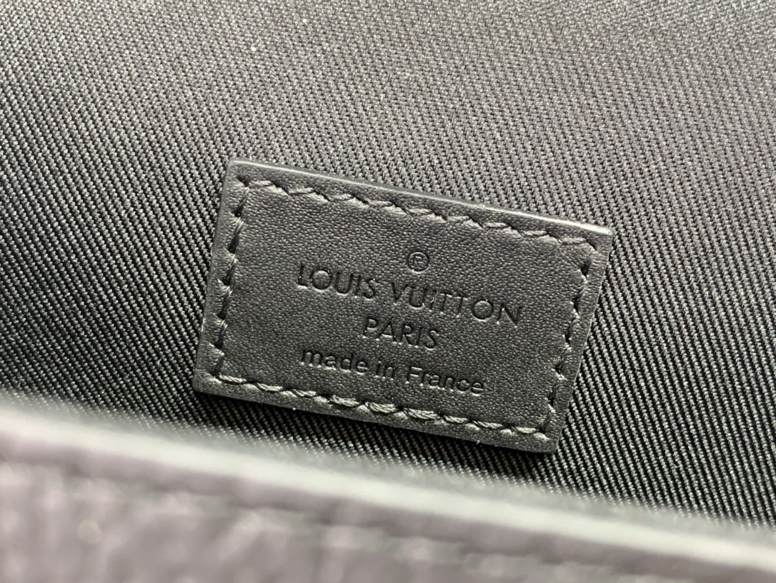LV Should bag M82085