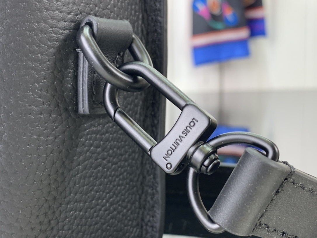 LV Should bag M82085