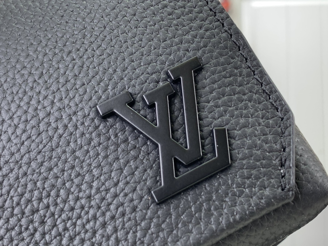 LV Should bag M82085