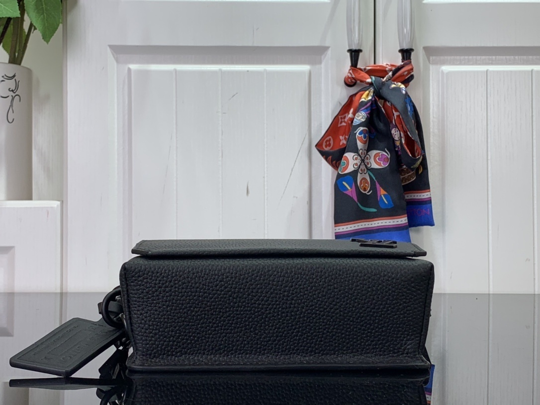 LV Should bag M82085