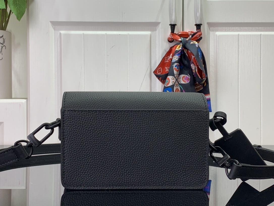 LV Should bag M82085