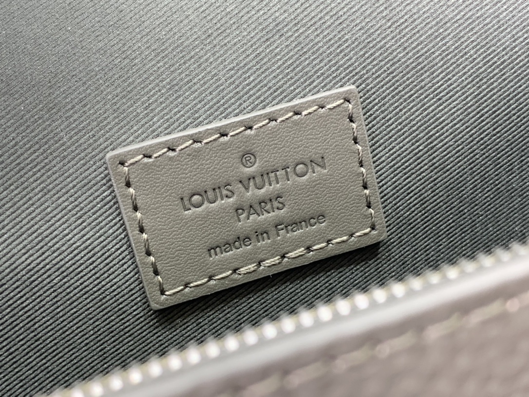 LV Should bag M82086 