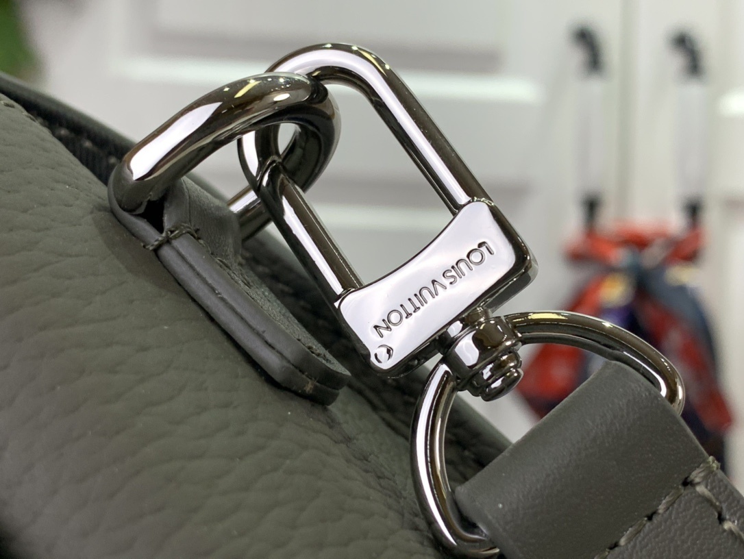 LV Should bag M82086 