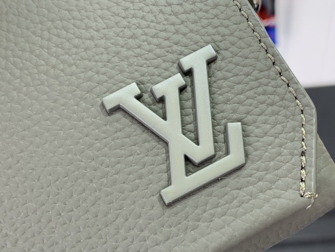 LV Should bag M82086 