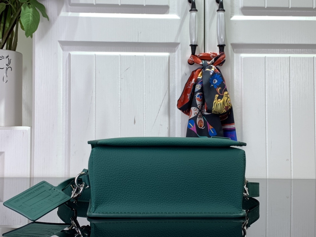 LV Should bag M82367