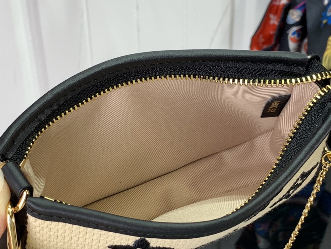 LV Should bag m82472