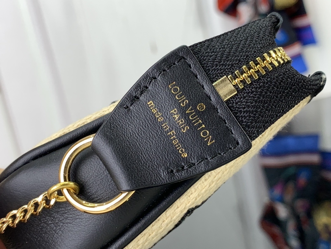 LV Should bag m82472