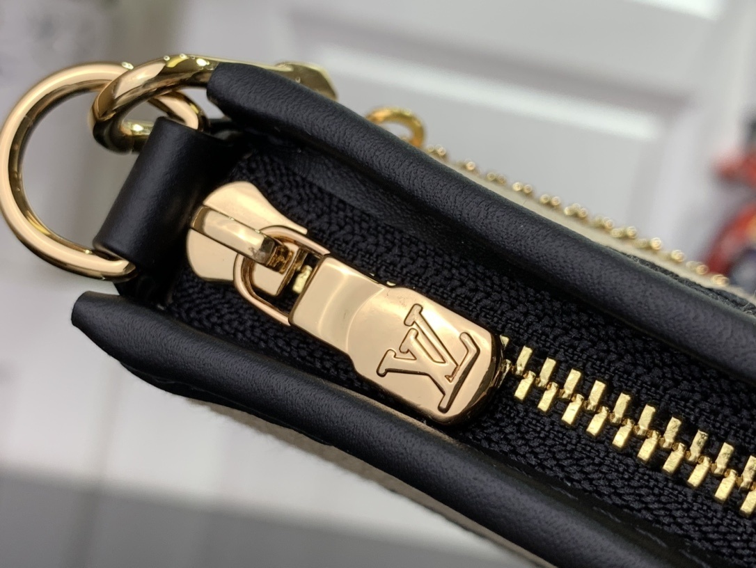 LV Should bag m82472