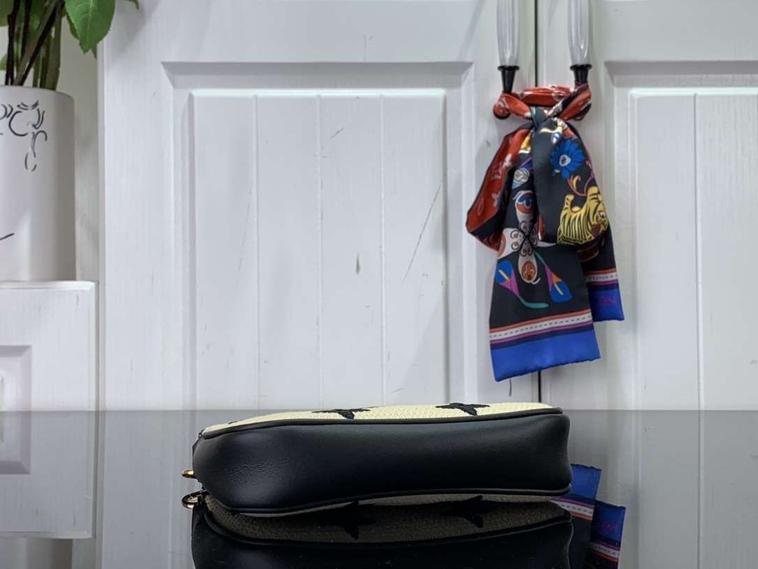 LV Should bag m82472