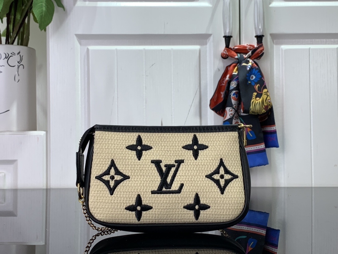 LV Should bag m82472