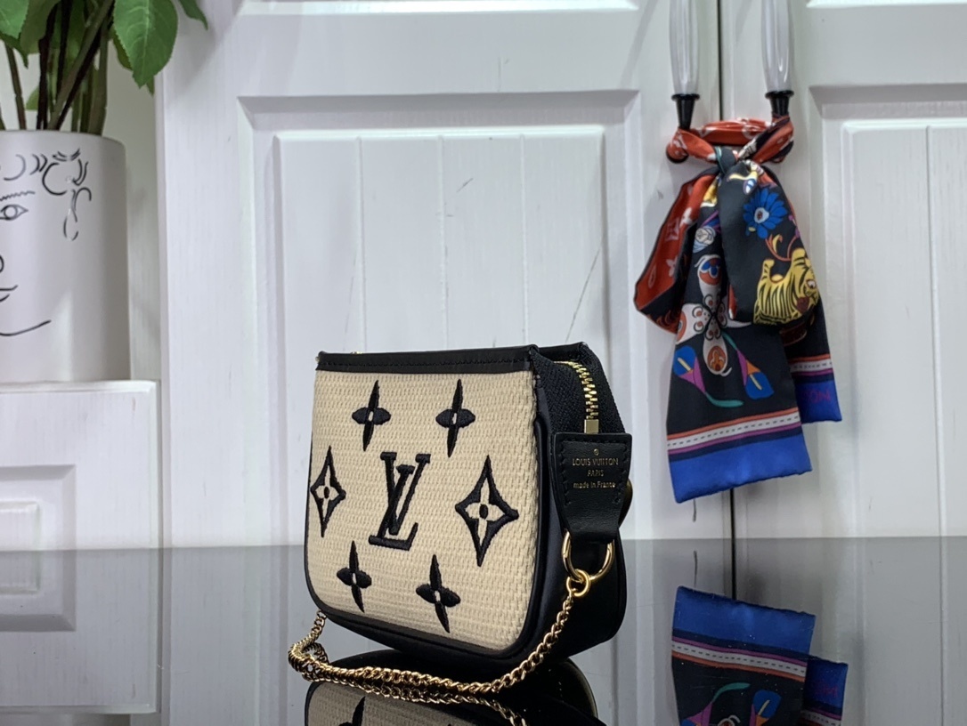 LV Should bag m82472