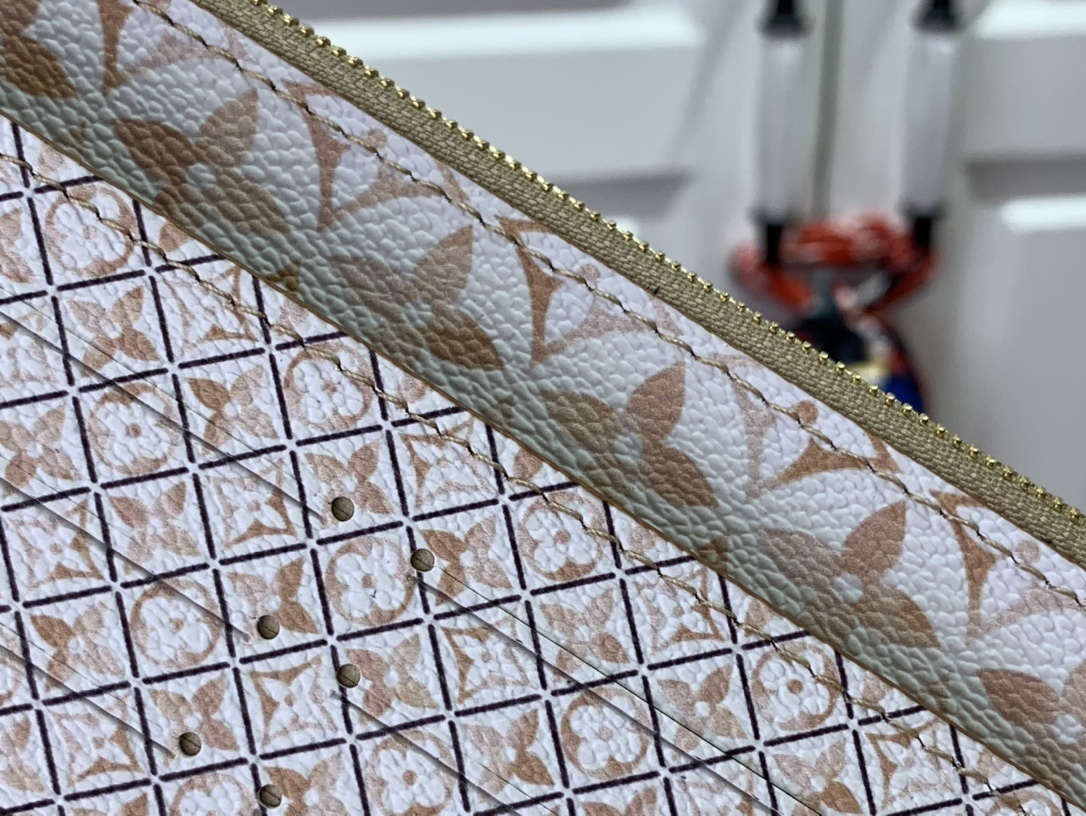 LV Should bag M82520