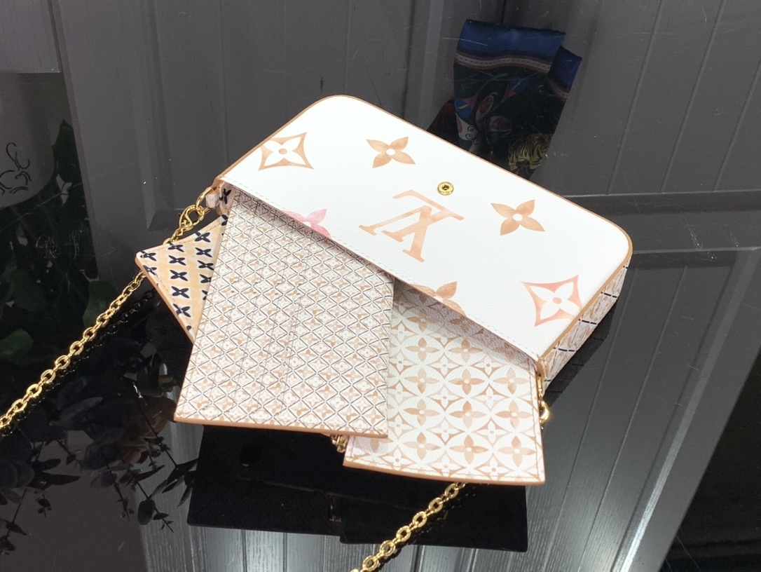 LV Should bag M82520