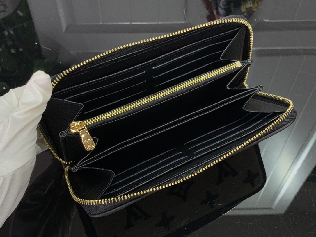 LV Should bag M82529 