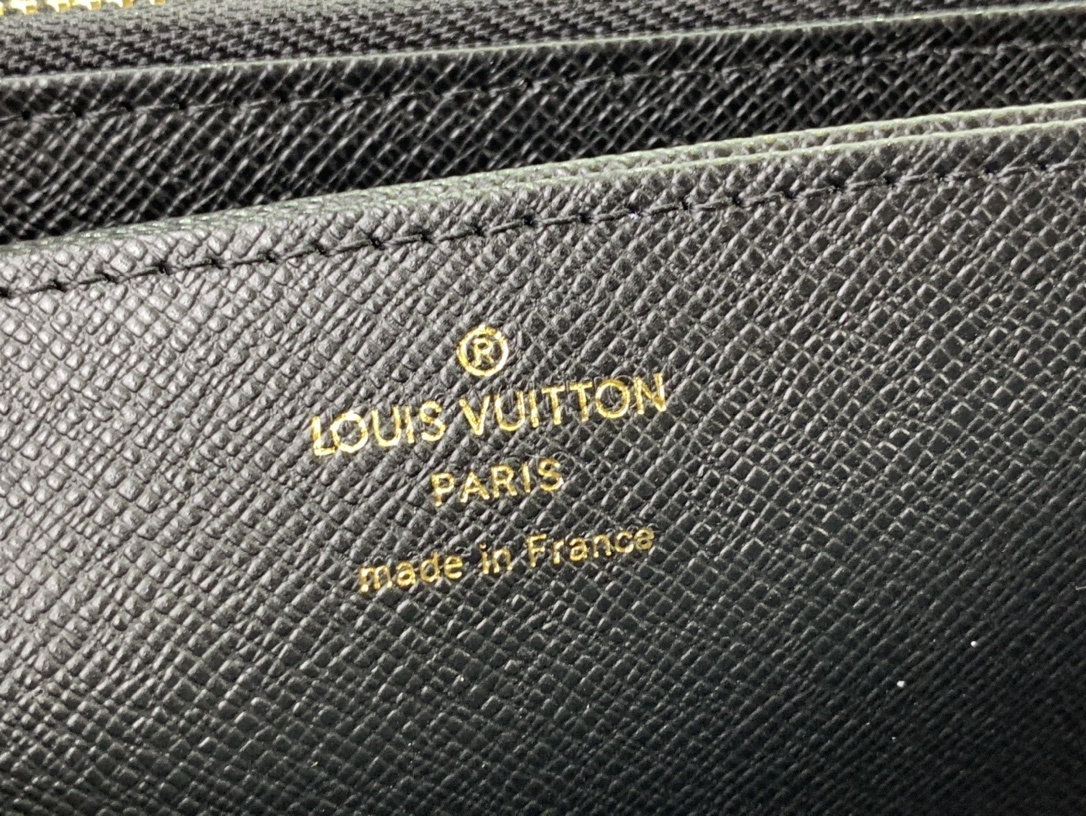 LV Should bag M82529 