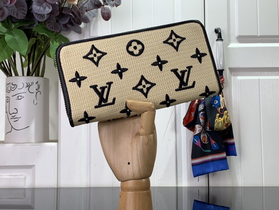 LV Should bag M82529 