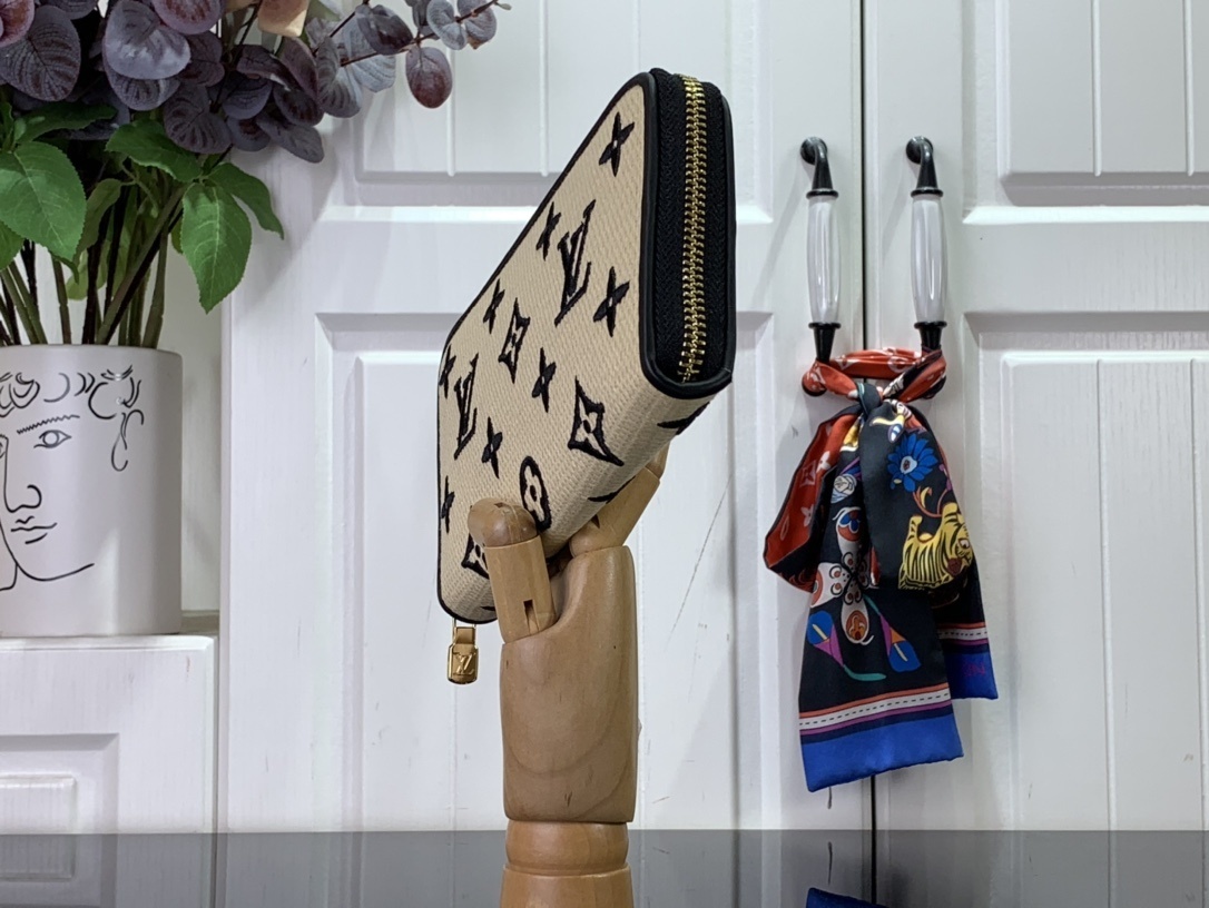 LV Should bag M82529 