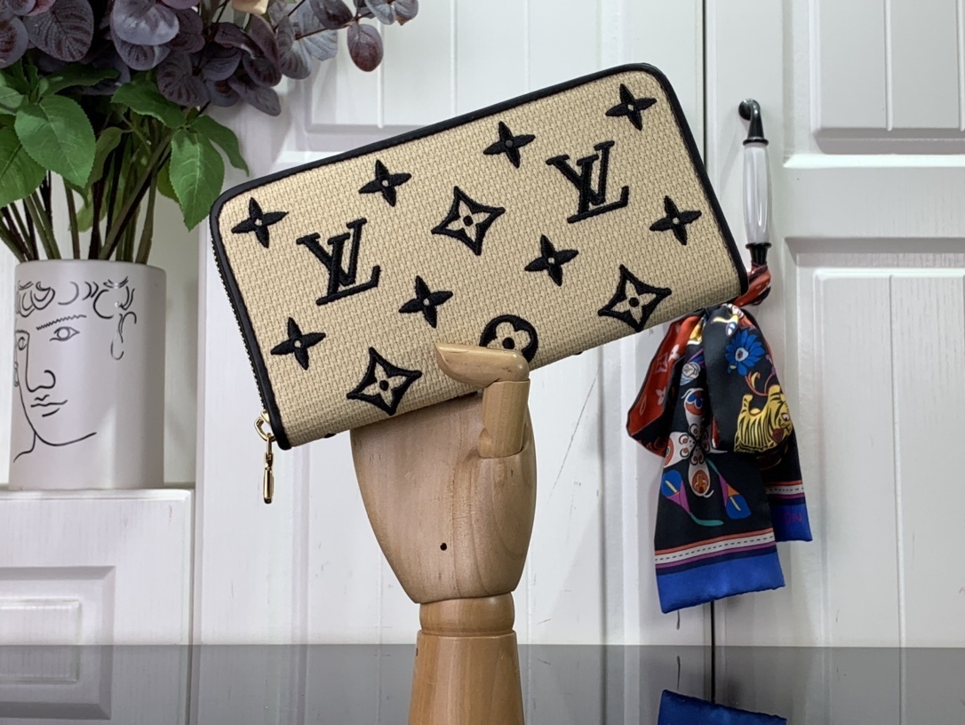 LV Should bag M82529 