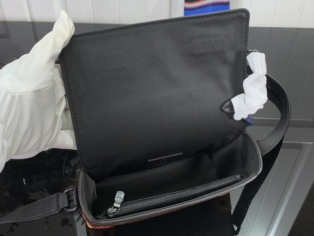 LV Should bag M82534