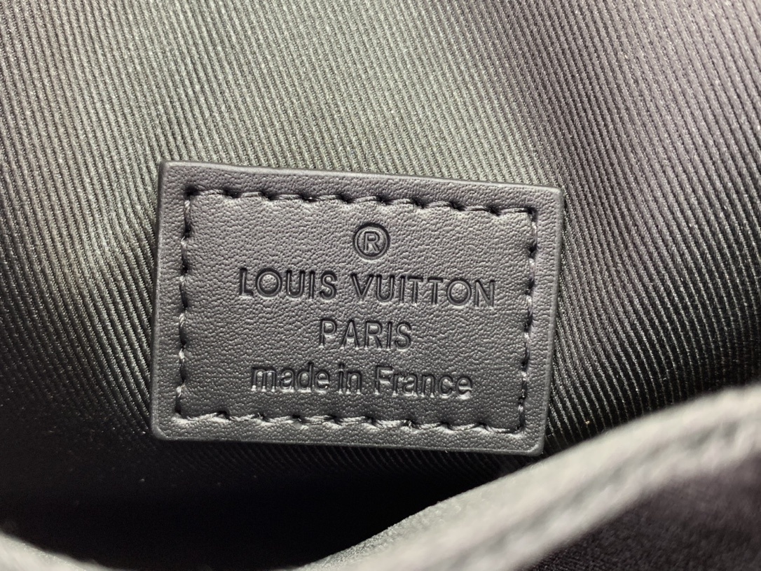 LV Should bag M82535 