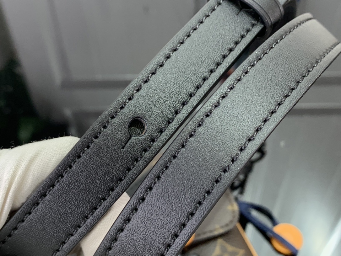 LV Should bag M82535 