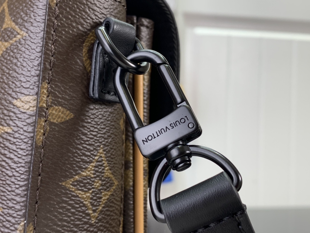 LV Should bag M82535 