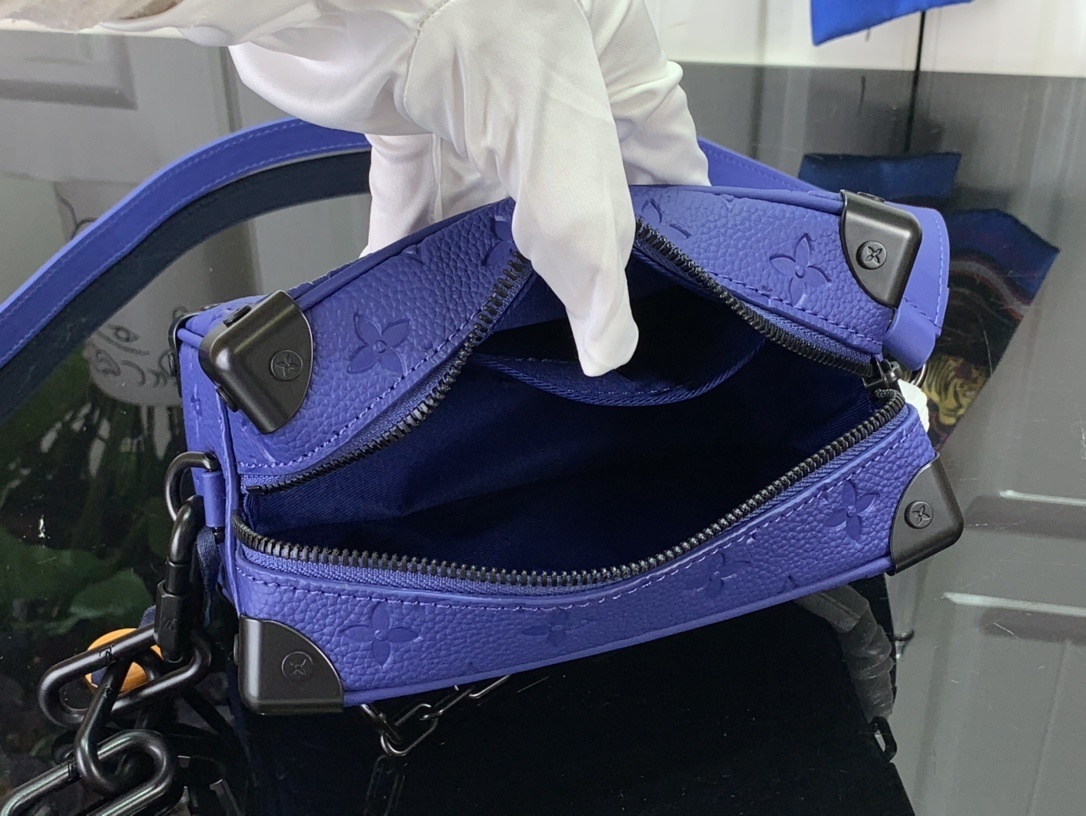 LV Should bag m82558 