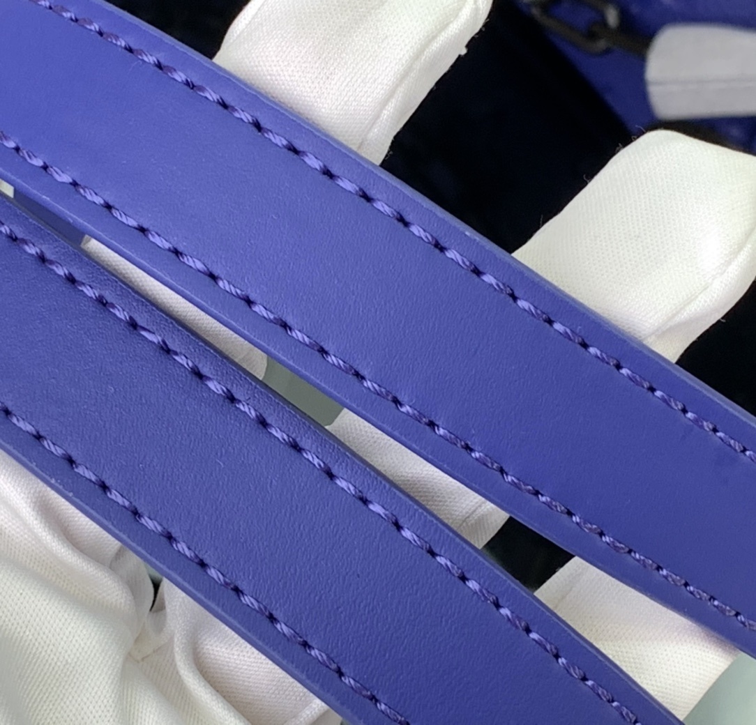 LV Should bag m82558 